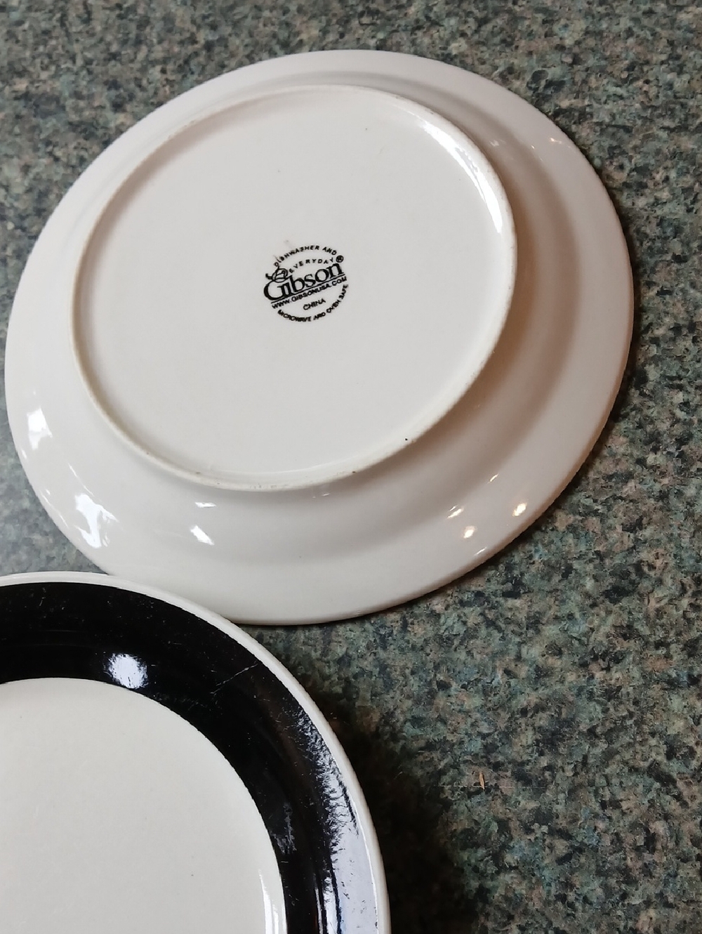Gibson White Dinner Plates with Black Rim - Two-Tone Stone Wear Set Of 2